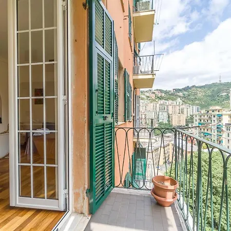 Oregina Cozy - W/ Balcony Appartamento